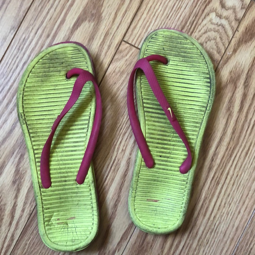 nike flip flops